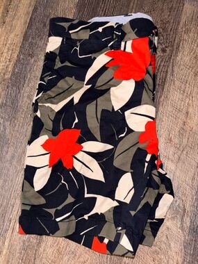 Tommy Hilfiger Black Floral Print Men's Midi Shorts with Red Accents